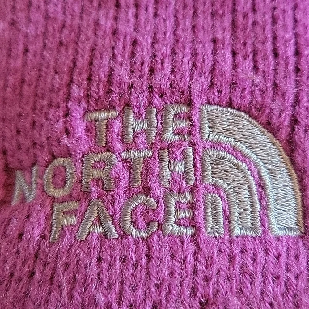 The North Face Lady's Sweater Beanie Hat Cap